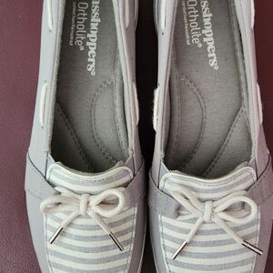 Grasshoppers Women's Gray and White Striped Flats